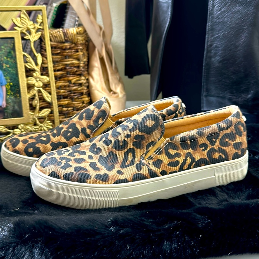 Steve Madden leopard print canvas slide on shoes size 9